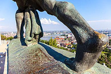 官宣：《赛博朋克2077》连续四周达成日活跃人数100万